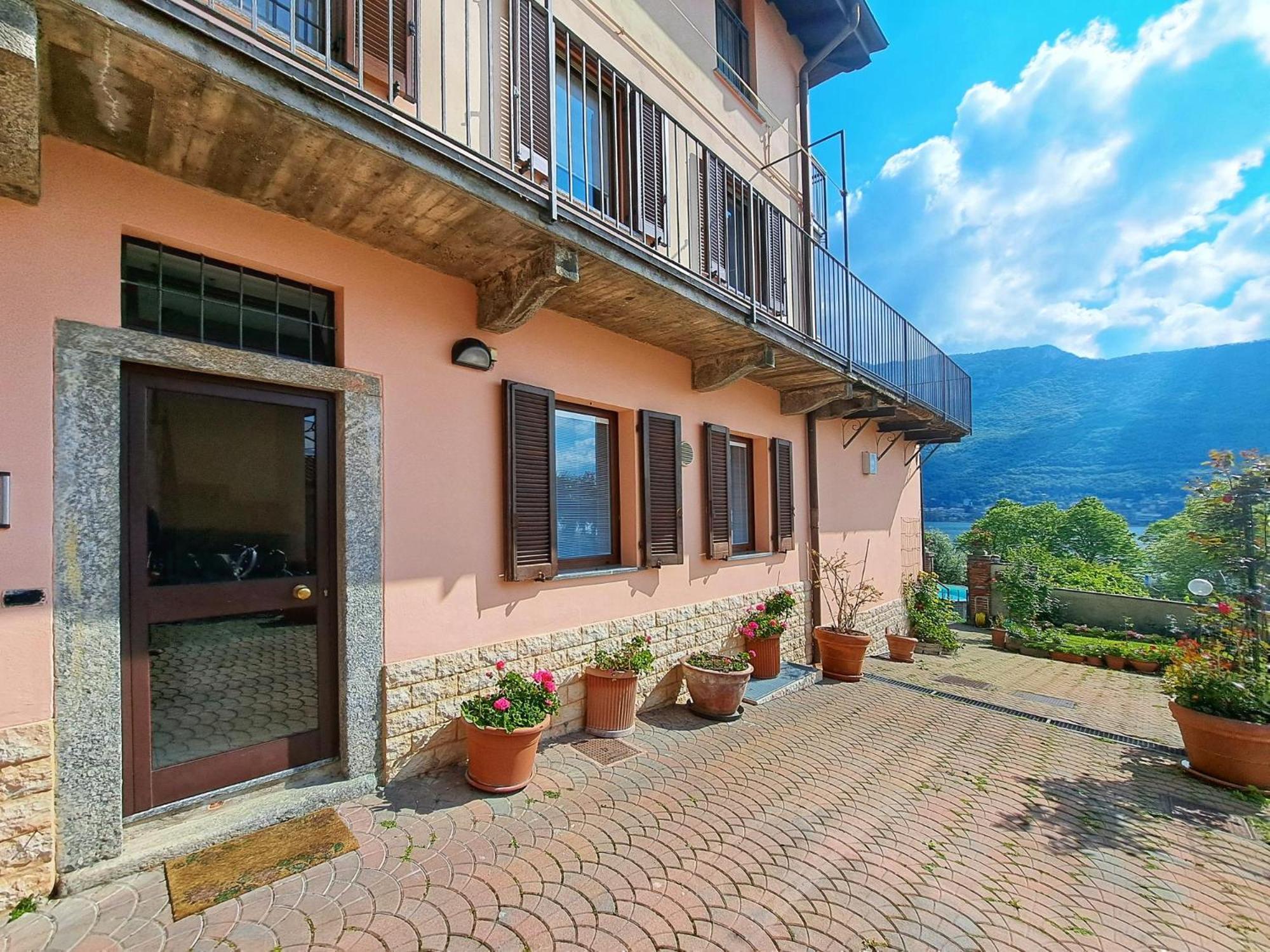 Le Rose Sul Lago Pescate Exterior photo